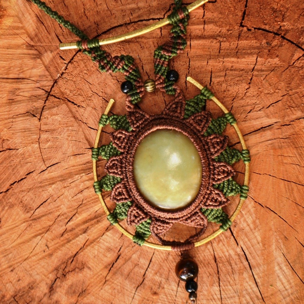 Collier en macramé, laiton, opale commune, oeil de tigre, obsidienne - Yankadi Bijoux