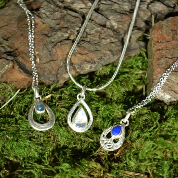 Pendentif goutte en argent avec lapis lazuli